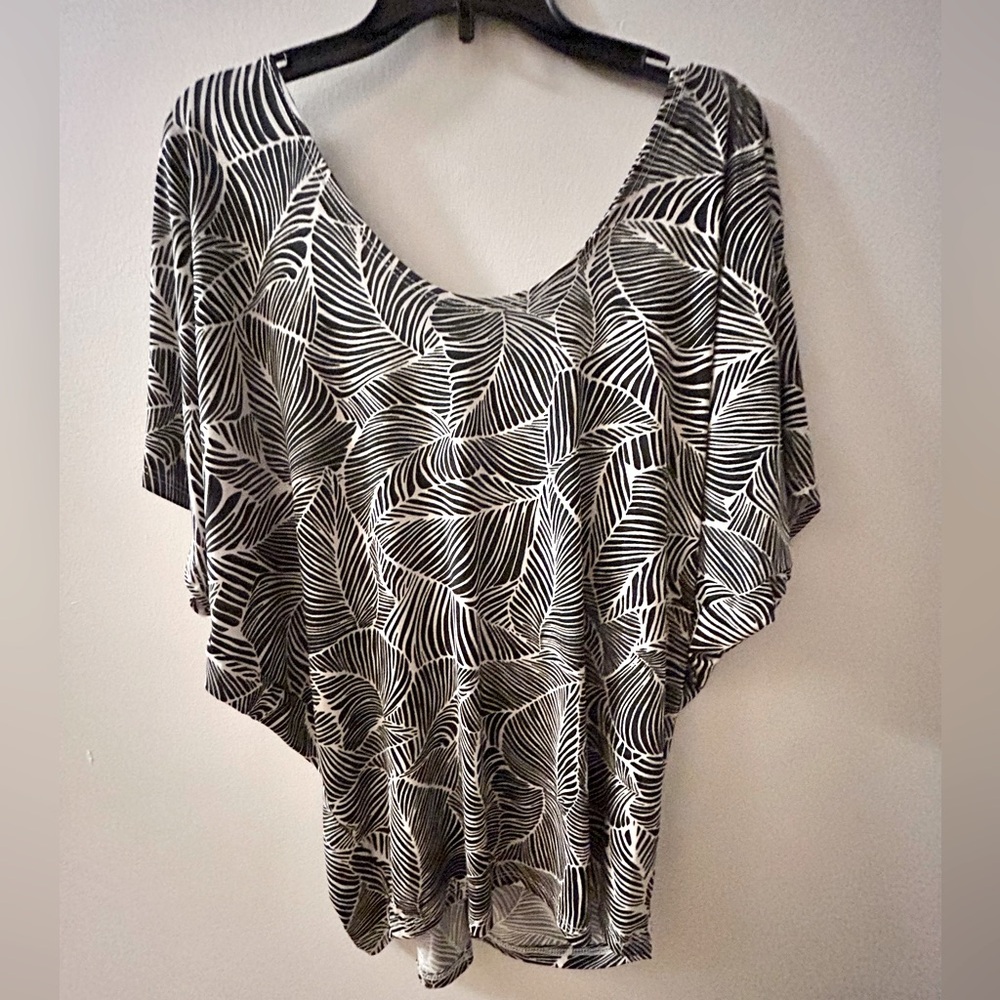 Papermoon Womens Batwing Flutter Sleeves Black and White Leaf Print Blouse